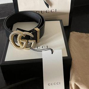 Women's Gucci belt Size 75/30 in leather